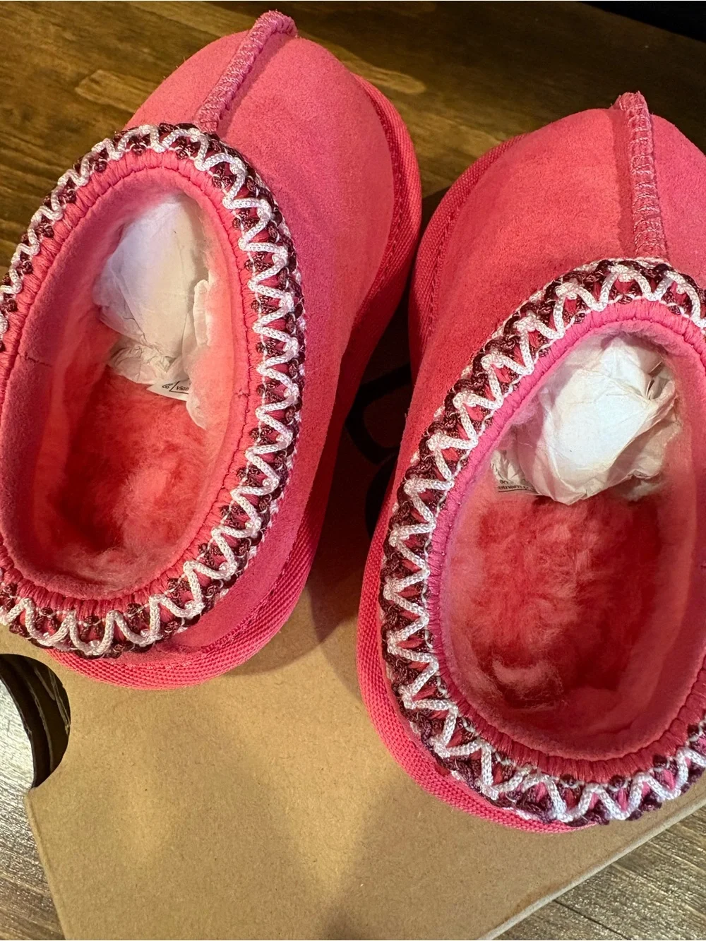 ▪️UGG Vibrant TASMAN 11 Slip Ons
